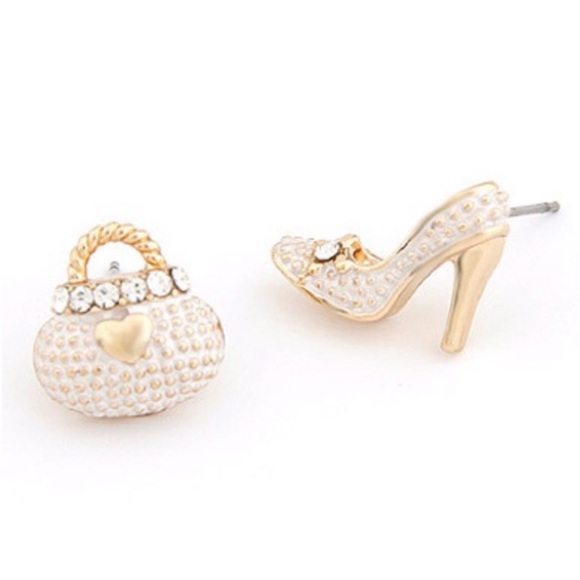 Jewelry - ❤️ White & Gold Purse High Heel Show Fun Earrings